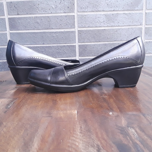Vintage Clarks Black Leather Slip-on heels - Picture 4 of 10